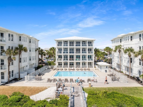 Outdoor pool, pool loungers