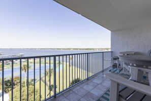 Outdoor dining - GSSSR 502C- Book 30+ Days This Winter & Get A $50 Gas Card! (Gulf Shores)