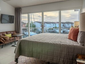 2 室のベッドルーム、アイロン / アイロン台、WiFi、ベッドシーツ
