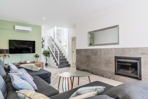 Unclassified image, 5 of 55, button