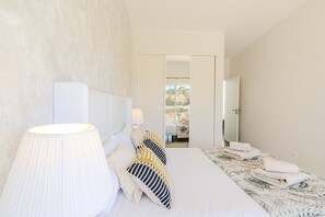 Unclassified image, 4 of 55, button