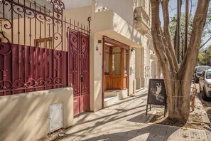 Front of property - La Noire Petit Hotel (Buenos Aires)