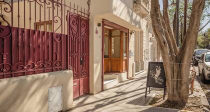 La Noire Petit Hotel