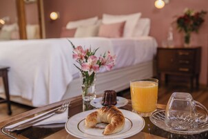 Espacio para trabajar con laptop y wifi gratis 