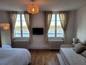 4 bedrooms, desk, iron/ironing board, travel crib - Panoramic view and terrace over the Baie de Somme (Saint-Valery-sur-Somme)