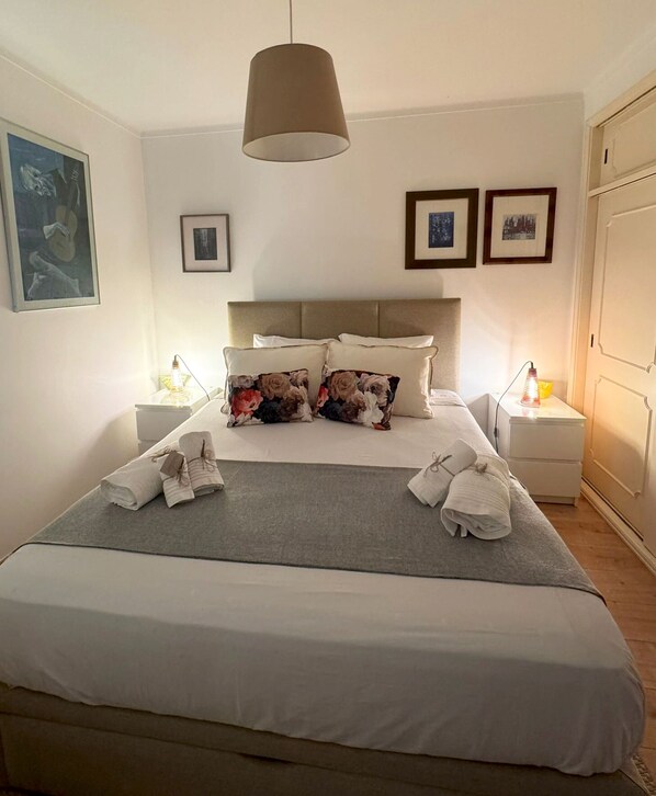 2 bedrooms, iron/ironing board, travel crib, free WiFi - Ribeiro House (Lourinhã)