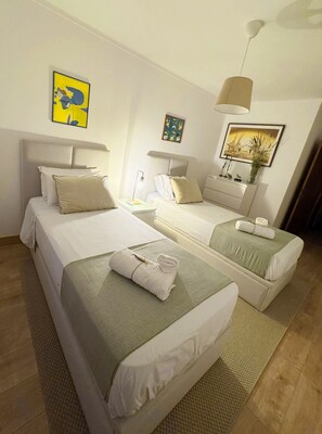 2 bedrooms, iron/ironing board, travel crib, free WiFi - Ribeiro House (Lourinhã)