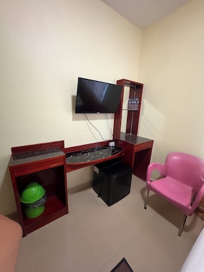 Quarto duplo superior, sacada | Roupas de cama premium, escrivaninha, ferros/tábuas de passar roupa