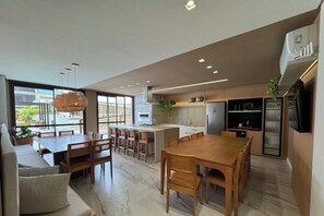 Dining - Apartment in Home Club with pool view - 550 meters from the sea (Governador Celso Ramos)