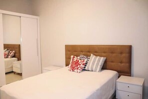 1 bedroom, iron/ironing board, internet, bed sheets