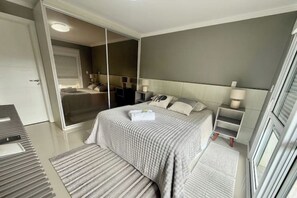 2 bedrooms, iron/ironing board, internet, bed sheets