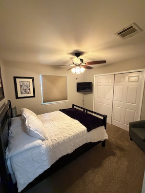 5 bedrooms, iron/ironing board, free WiFi, bed sheets