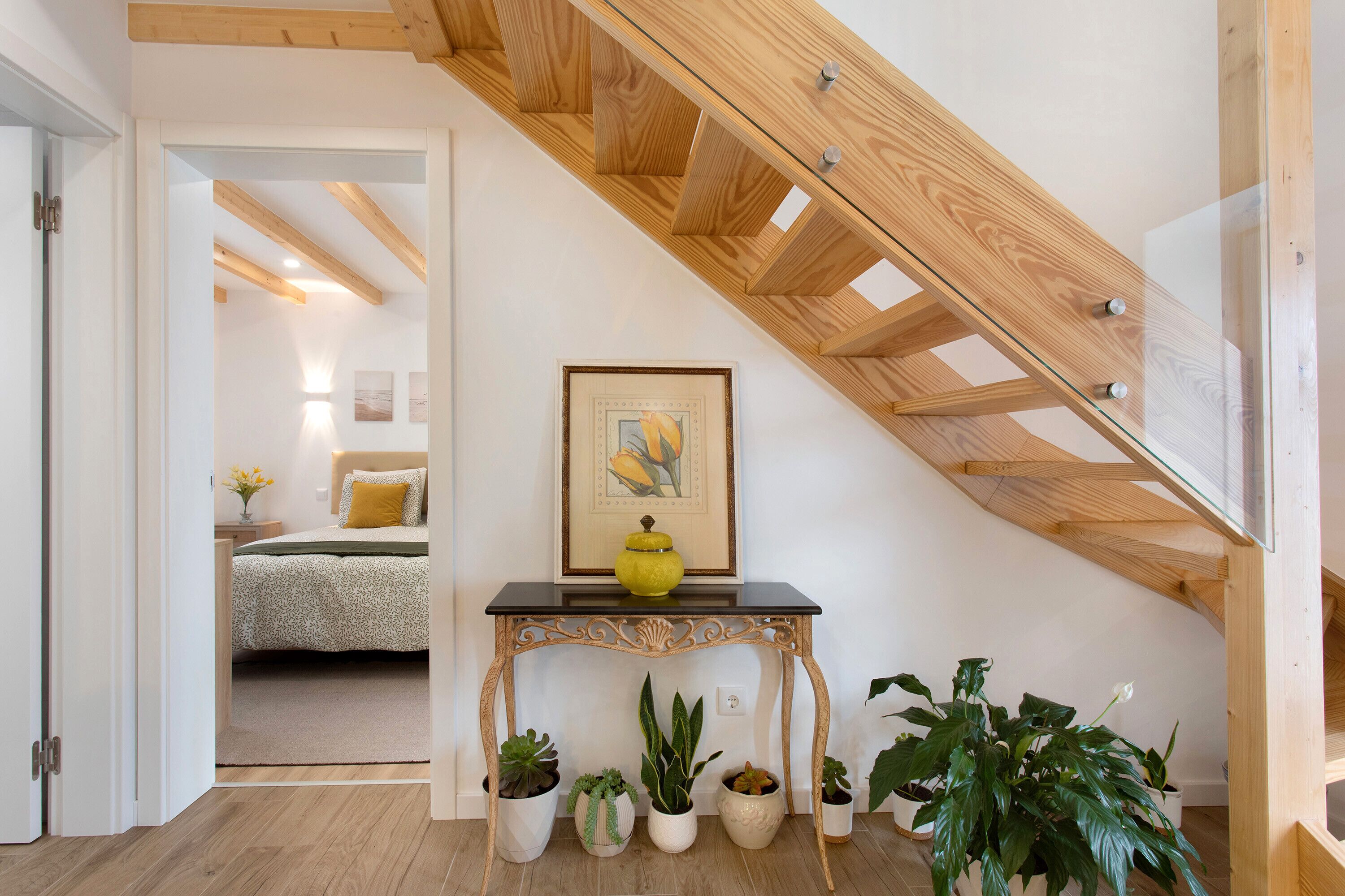 3 habitaciones, tabla de planchar con plancha, wifi y ropa de cama 