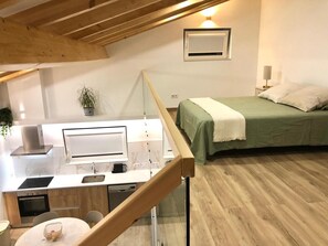 1 dormitorio, tabla de planchar con plancha, wifi y ropa de cama