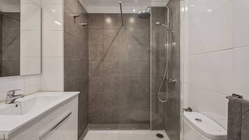 Dusch, hÄrtork och handdukar