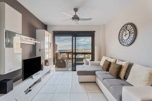 Télévision, table de tennis de table