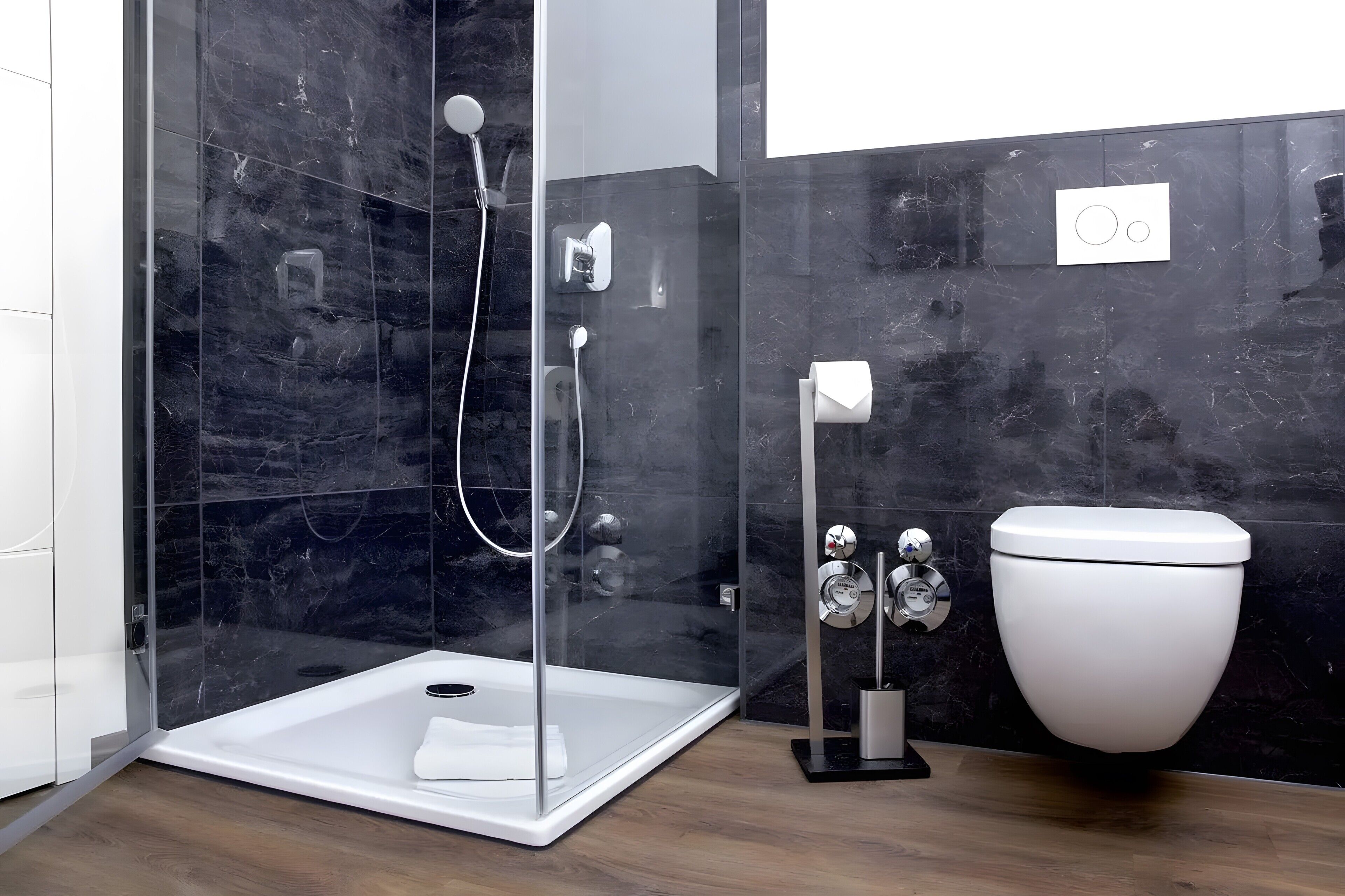 Dusche, Haartrockner, Handtücher