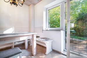 Interior - Apartment 'Alte Polizeistelle Ferienwohnung 2' with Private Terrace, Private Garden and Wi-Fi (Pellworm)