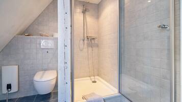 Dusch, hårtork och handdukar