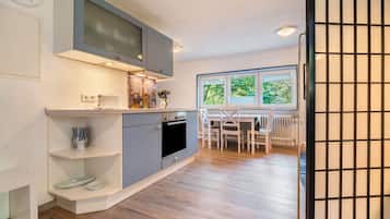 Frigorífic, microones, forn i placa de cuina