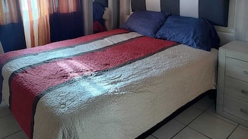 3 bedrooms, iron/ironing board, WiFi, bed sheets