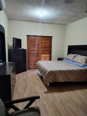 3 bedrooms, iron/ironing board, WiFi, bed sheets - House 2121. (Juárez)