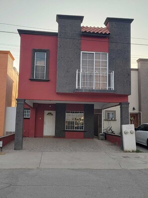 Exterior - House 2121. (Juárez)