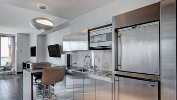 Microwave, dishwasher, coffee/tea maker, cookware/dishes/utensils