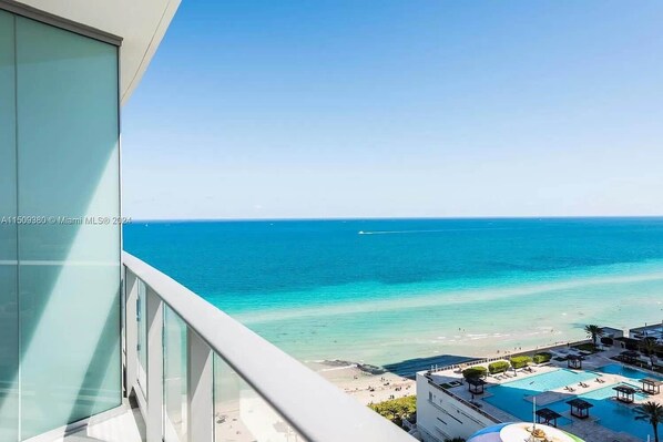 Property grounds - Beautiful Hyde Resort Luxe 2BR Private Beachfront (Hollywood)