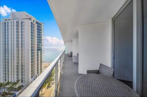 Property grounds - Beautiful Hyde Resort Luxe 2BR Private Beachfront (Hollywood)