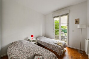 2 chambres, fer et planche à repasser, accès au Wi-Fi (inclus)