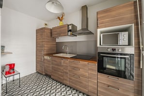 Fridge, microwave, oven, dishwasher