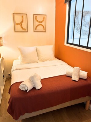 1 chambre, fer et planche à repasser, Wi-Fi, draps fournis