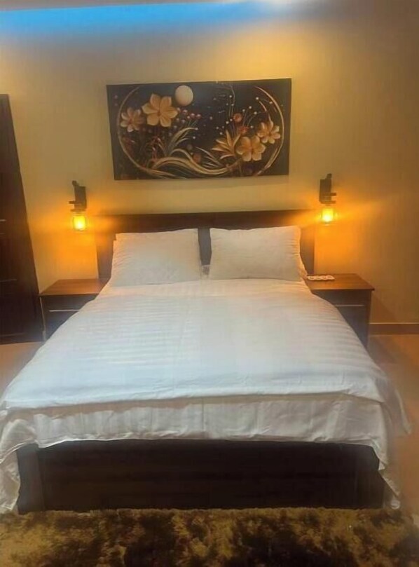 4 bedrooms, iron/ironing board, Internet, bed sheets