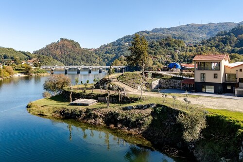 Maison de Vacances 'Serração T1' avec Vue sur le Lac, Wi-Fi et Climatisation