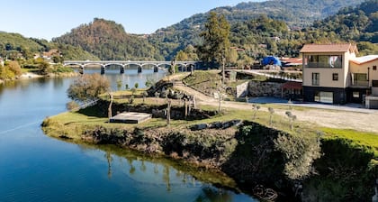 Maison de Vacances 'Serração T1' avec Vue sur le Lac, Wi-Fi et Climatisation