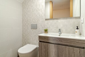 Bruser, hårtørrer, håndklæder