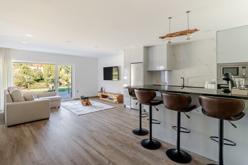 Ferienhaus 'Serração T1' mit Seeblick, WLAN und Klimaanlage
