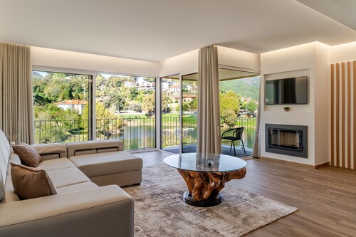 Ferienhaus 'Serração T2' mit Seeblick, WLAN und Klimaanlage