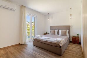 3 habitaciones, tabla de planchar con plancha, wifi y ropa de cama 