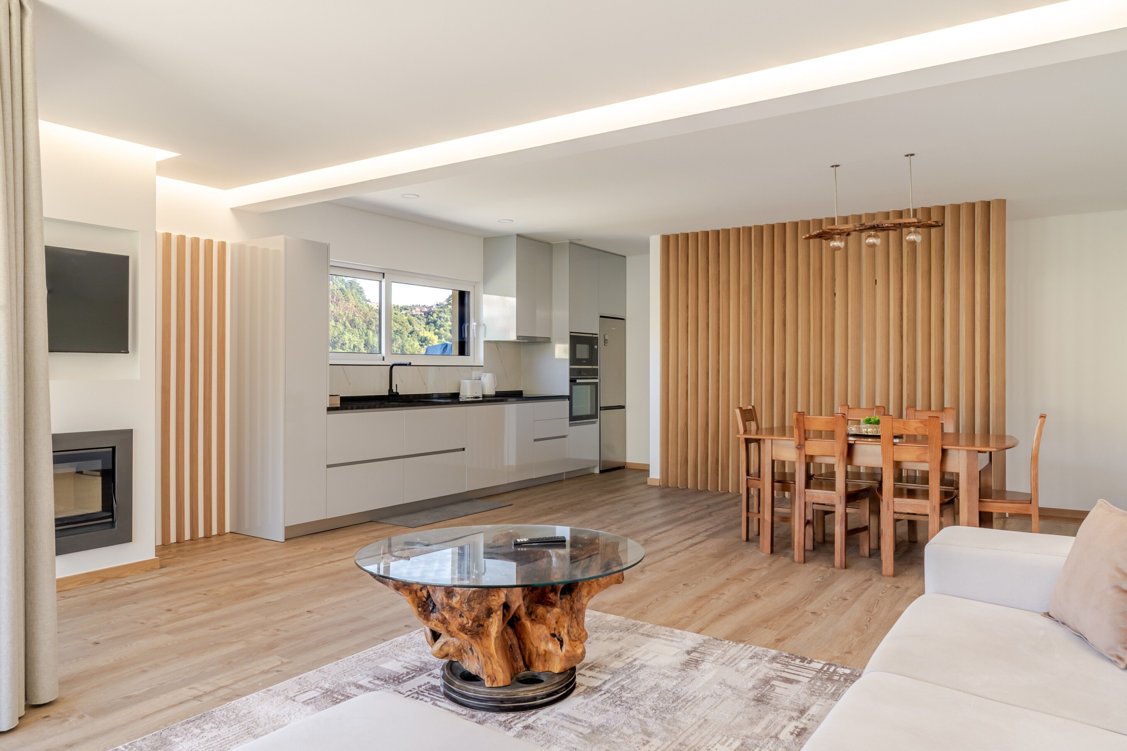 Télévision, cheminée