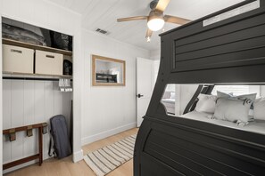 3 bedrooms, WiFi, bed sheets, wheelchair access