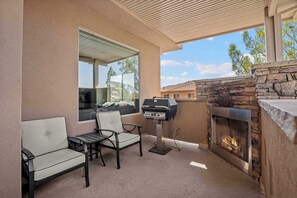 公寓式客房, 多张床, 阳台, 山景 (The Overlook) | 露台