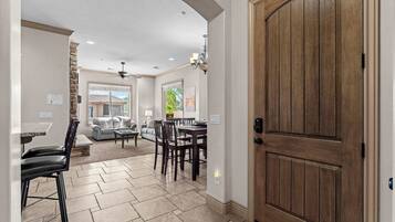 Condo, Multiple Beds, Balcony, Mountain View (The Overlook) | Interior