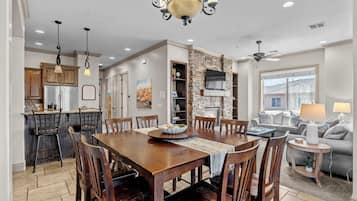 Condo, Multiple Beds, Balcony, Mountain View (The Overlook) | Dining