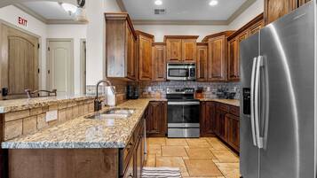 Condo, Multiple Beds, Balcony, Mountain View (The Overlook) | Private kitchen