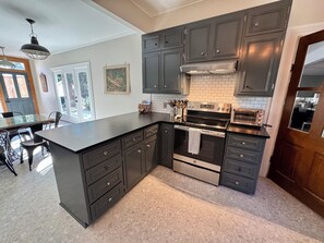 ميكروويف، فرن، موقد طهي مسطح، غسالة أطباق