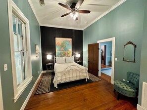 5 عدّة غرف نوم ومكواة/لوح كي وواي فاي وملاءات أسرّة