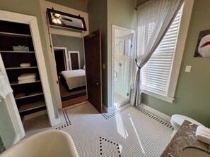 5 chambres, fer et planche à repasser, Wi-Fi, draps fournis