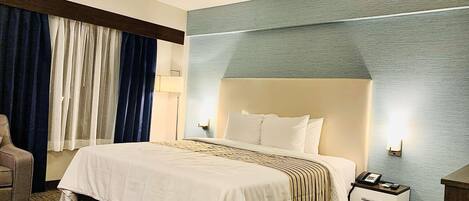 1 dormitorio, tabla de planchar con plancha, wifi y ropa de cama